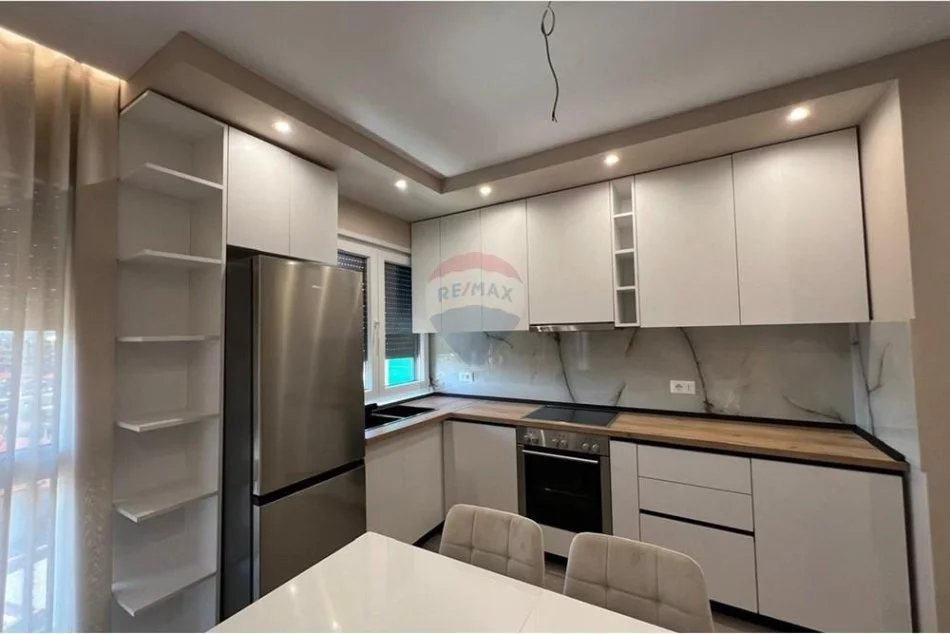 Tirane, jepet me qera apartament 1+1 Kati 6, 65 m² 650 € (Rruga Jordan Misja)