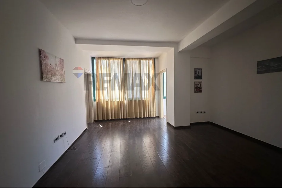 Tirane, jepet me qera apartament , 60 m² 700 € 