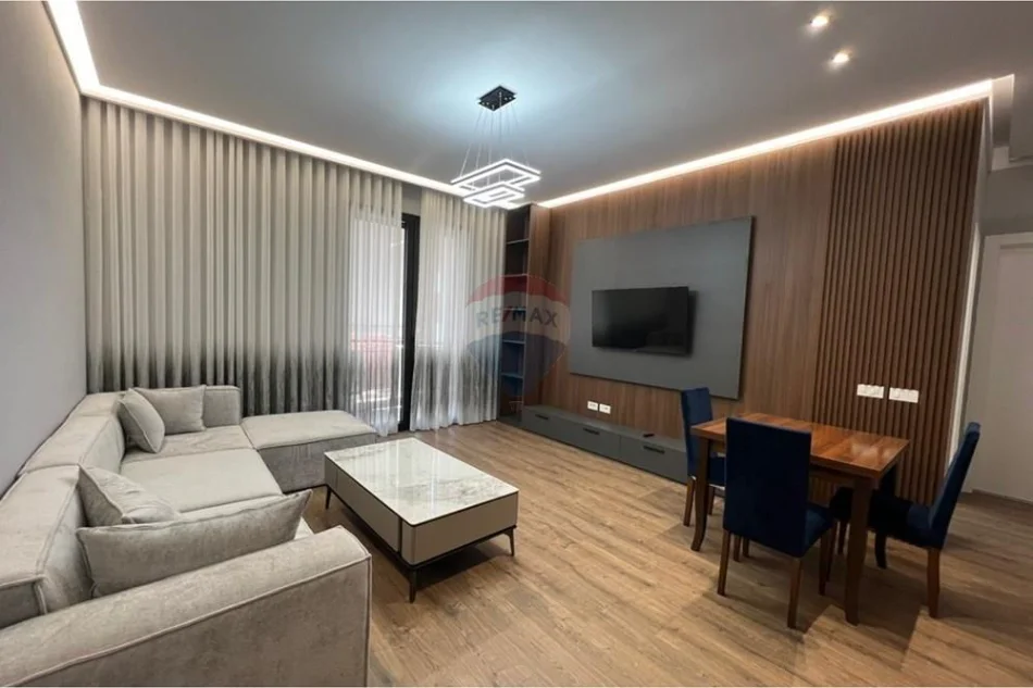 Tirane, jepet me qera apartament duplex 1+1+Ballkon Kati 4, 82 m² 1.000 € (Kompleksi Delijorgji)