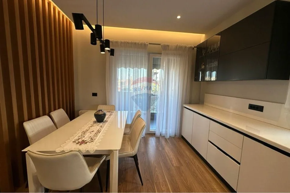 Tirane, jepet me qera apartament 3+1+Aneks+Ballkon , 130 m² 740 € (5 Maji)