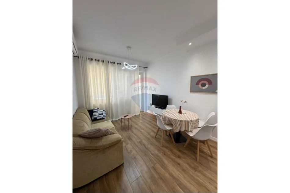 Tirane, jepet me qera apartament 1+1+Ballkon Kati 5, 550 € 