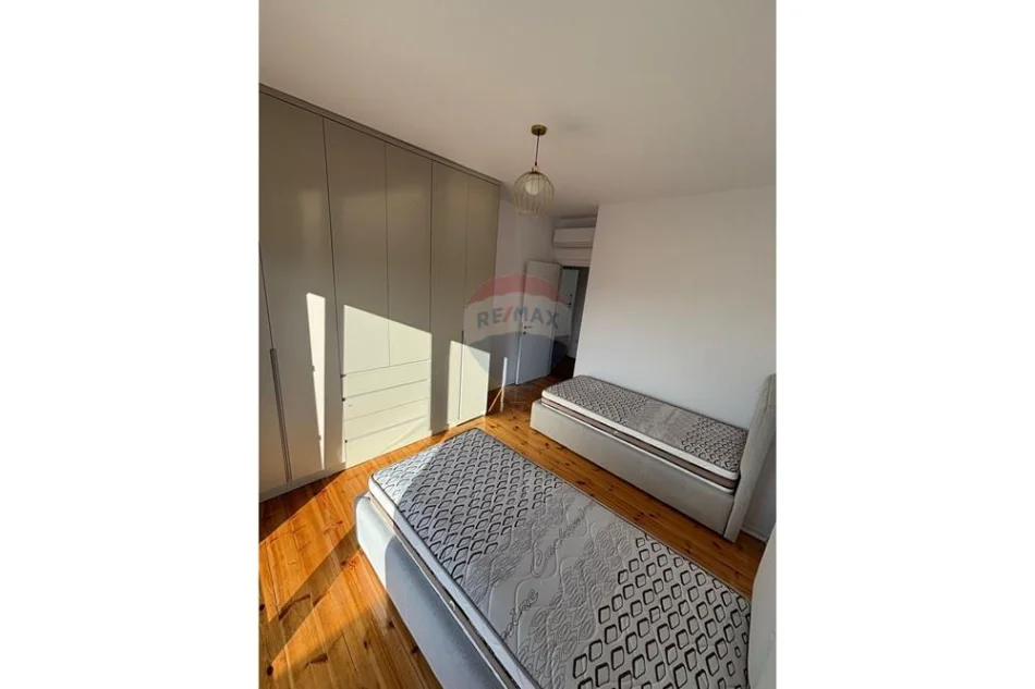 Tirane, jepet me qera apartament , 178 m² 800 € 