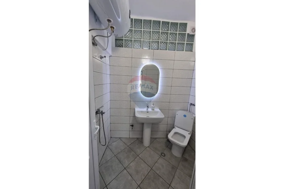 Tirane, jap me qera apartament 1+1 Kati 2, 700 € 