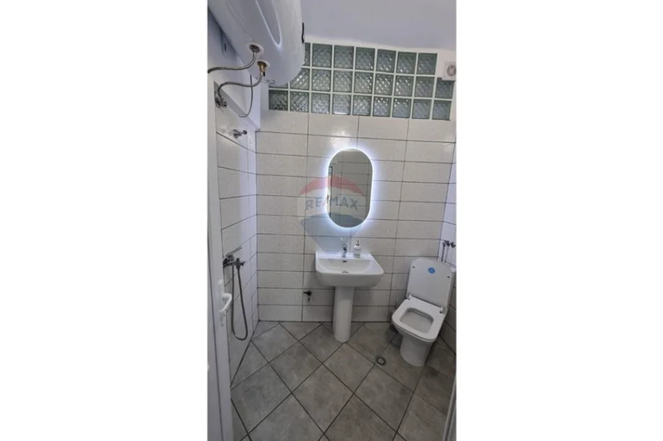 Tirane, jepet me qera apartament , 50 m² 700 € 
