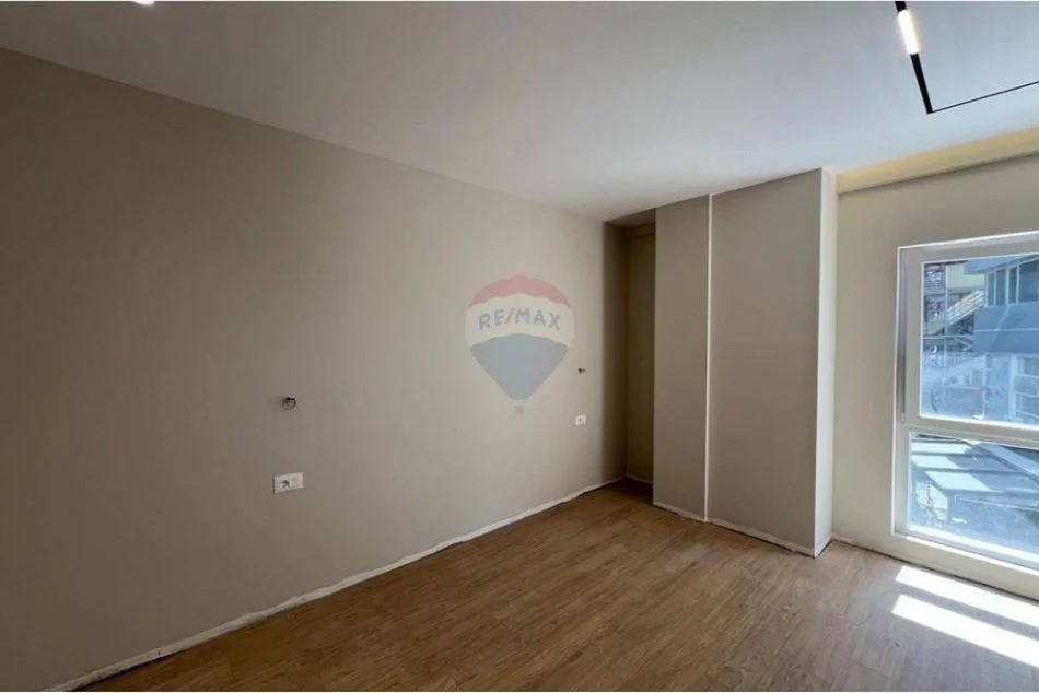 Tirane, jepet me qera apartament 2+1 Kati 3, 65 m² 600 € (Zogu I Zi,)