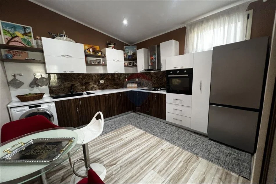 Vlore, shitet apartament+verande | Penthouse 2+1+Ballkon , 120 m² 195.000 € (Bulevardi Ismail Qemali, pranë RINISË, Vlorë)