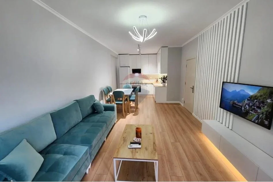 Tirane, jepet me qera apartament 2+1+Ballkon , 104 m² 750 € 