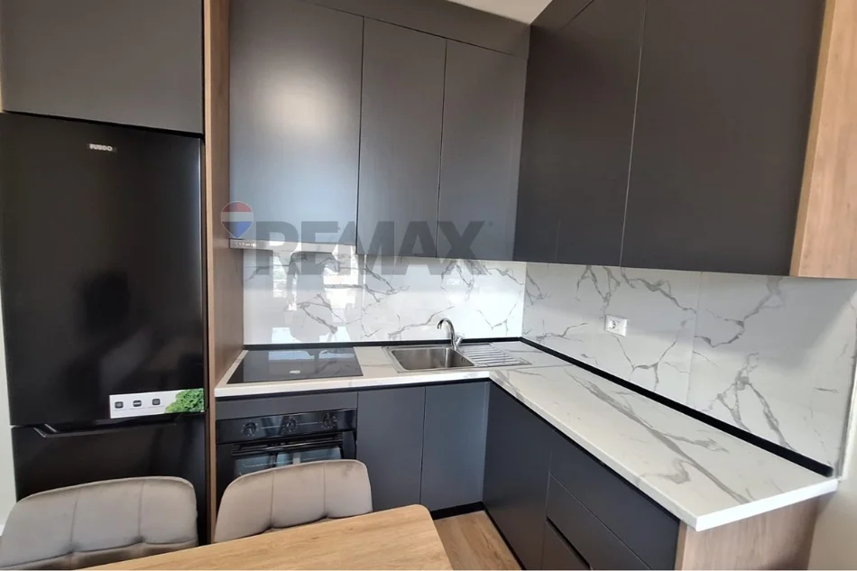 Shqiperi, jepet me qera apartament 2+1+Ballkon Kati 8, 75 m² 700 € (Jordan misja)
