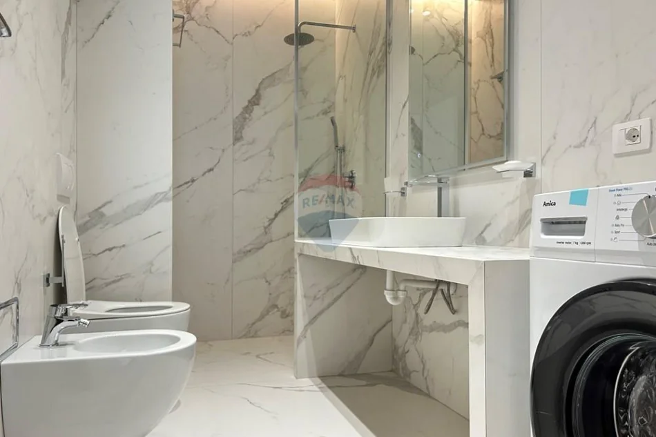 Tirane, jepet me qera apartament 1+1 , 66 m² 