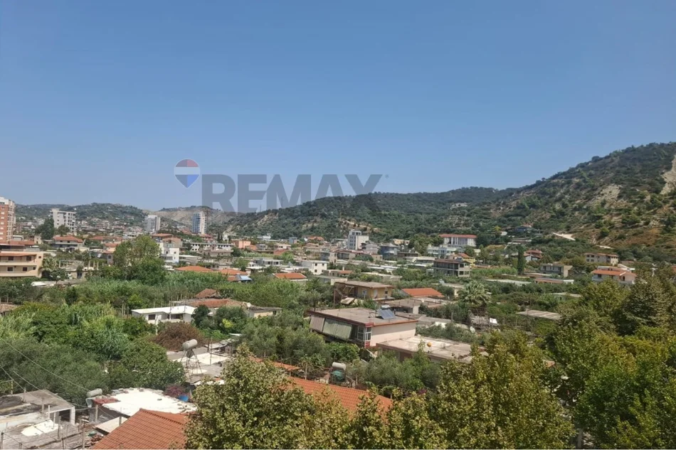 Vlore - Lungomare, jepet me qera apartament 2+1+Ballkon Kati 6, 98 m² 550 € (Rruga Cameria, Lungomare, Vlore)