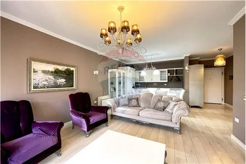 Tirane, jepet me qera apartament 2+1+Ballkon Kati 7, 110 m² 750 € (Prane Kompleksit Delijorgji)