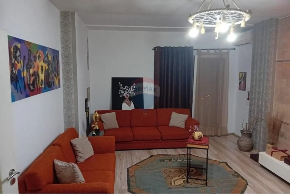 Tirane, jepet me qera apartament 2+1 , 111 m² 60 € 