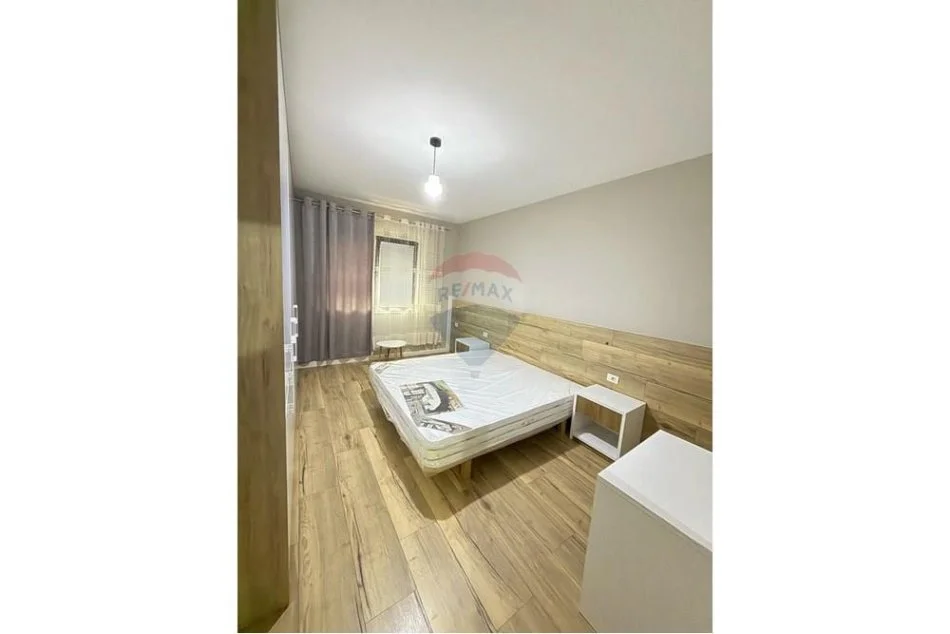Tirane, jepet me qera apartament 2+1+Ballkon , 120 m² 550 € 