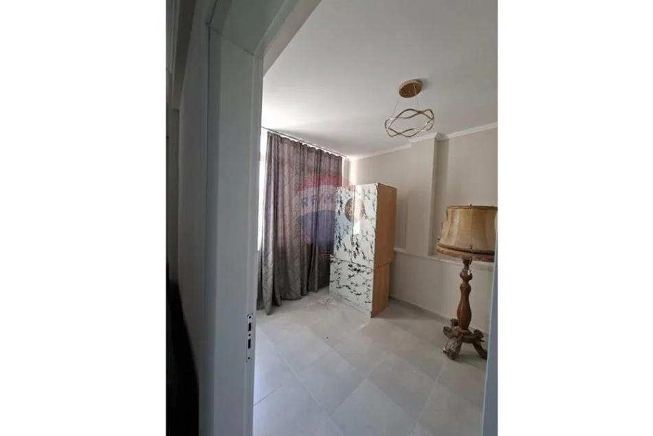 Tirane, jepet me qera apartament 2+1 Kati 8, 74 m² 500 € (rruga kavajes)