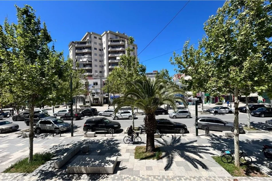 Vlore, jepet me qera apartament 2+1 Kati 2, 120 m² 600 € (Blv.Isamil Qemali, Vlore)