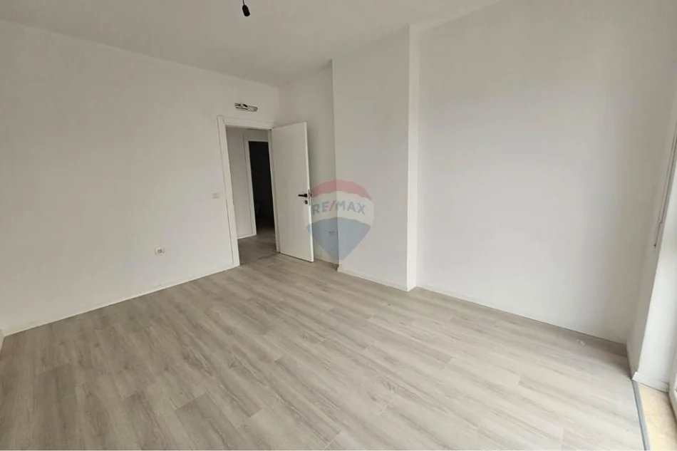 Tirane, jepet me qera , 83 m² 680 € 