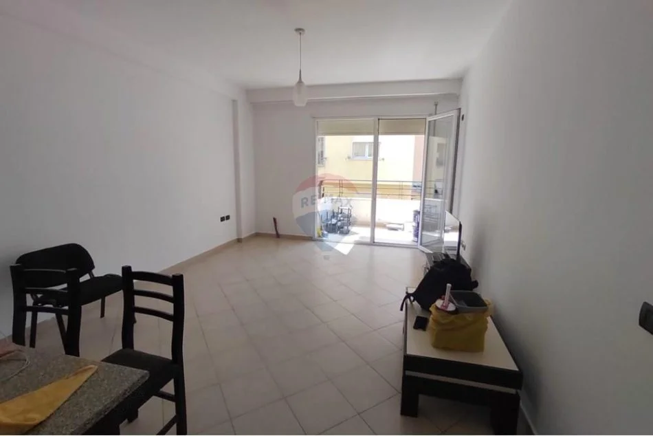 Tirane, jepet me qera apartament 2+1+Ballkon , 88 m² 500 € 