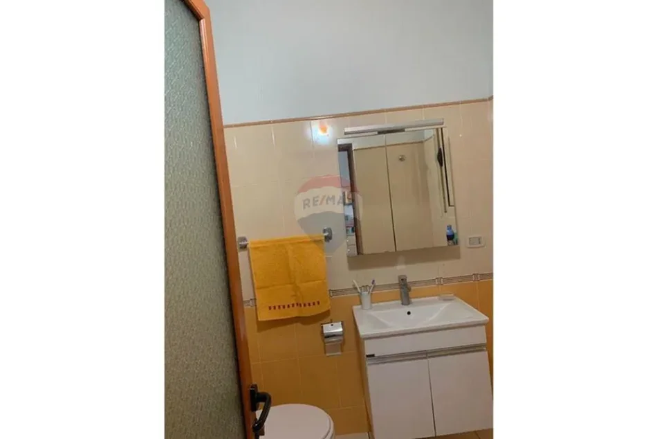 Vlore - Lungomare, shitet apartament 2+1 Kati 2, 130 m² 270.000 € (Rruga Dhimitër Konomi, Vlore)