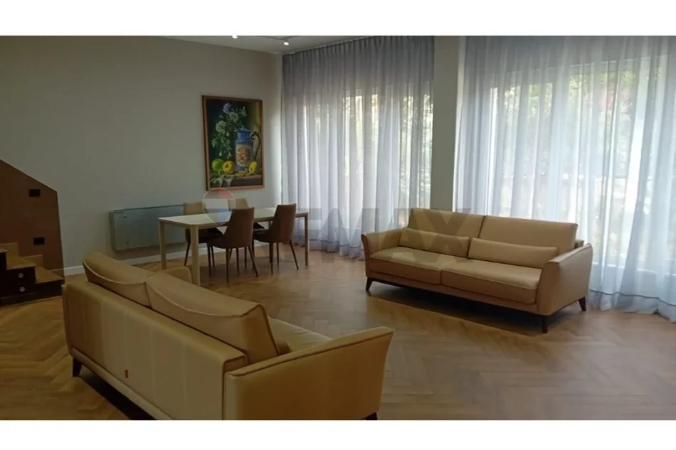 VILËME PISHINE ROLLIN HILLS QIRA