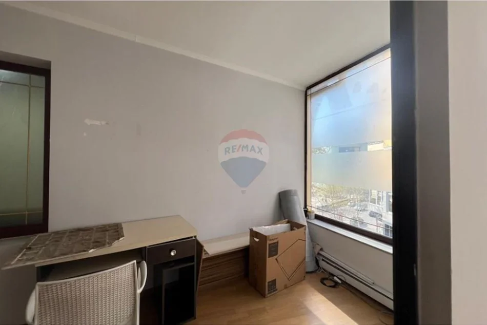 Tirane, jepet me qera ambjent biznesi Kati 3, 87 m² 1.000 € 