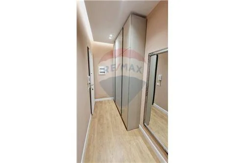 Tirane, jepet me qera apartament 2+1 Kati 1, 750 € (Rruga e Dibres)