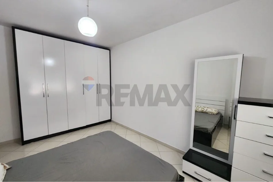 Tirane, jepet me qera apartament 1+1 Kati 10, 70 m²
