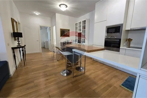 Tirane, jepet me qera apartament 2+1 Kati 2, 105 m² 700 € (Liqeni i Thate)