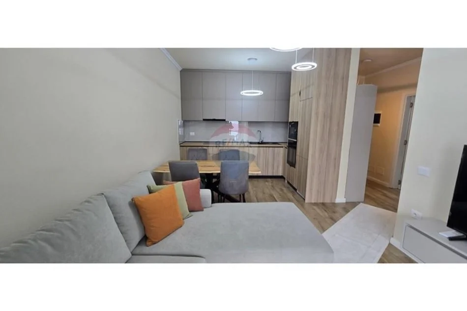 Tirane, jepet me qera apartament 1+1+Ballkon , 68 m² 1.000 € 
