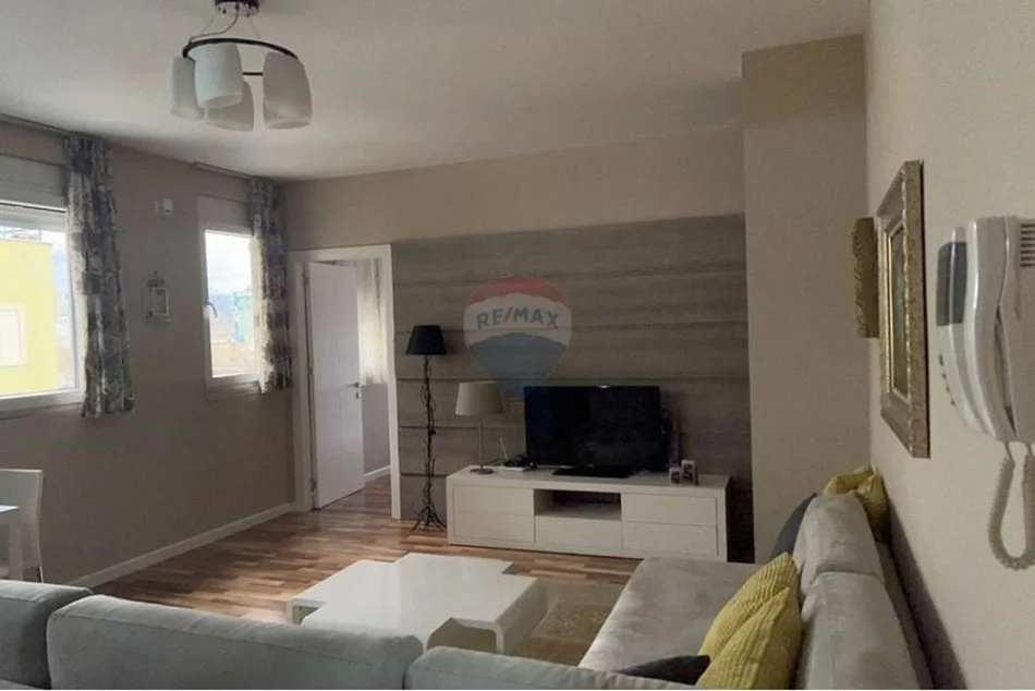 Tirane, jepet me qera apartament 1+1 , 94 m² 730 € 
