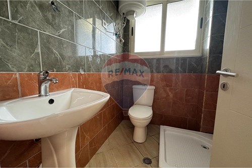 Jepet me qera apartament 2+1+Ballkon , 550 € (Fresku, Kompleks i Ri)