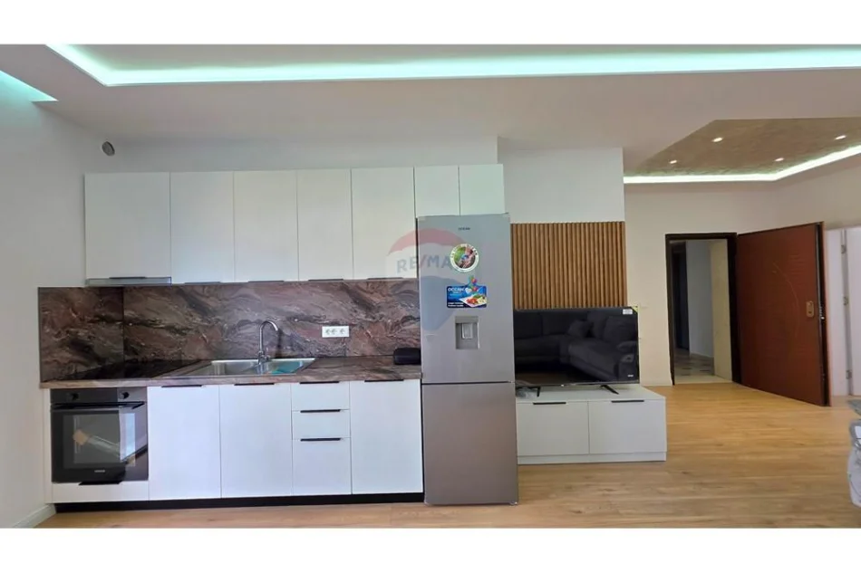 Vlore - Lungomare, shitet apartament 2+1 Kati 9, 98 m² 230.000 € (Rruga Reshat Osmani, Vlore)