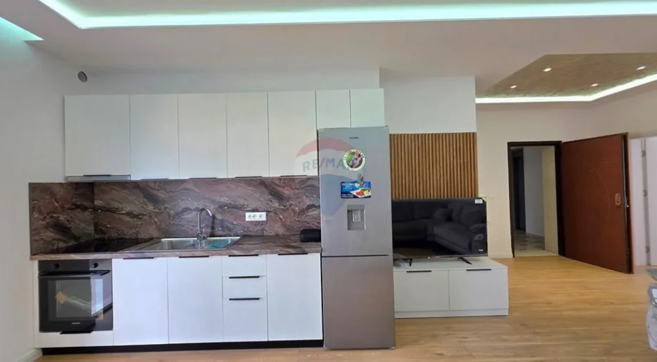 Vlore - Lungomare, shitet apartament 2+1 Kati 9, 98 m² 230.000 € (Rruga Cameria, Lungomare, Vlore)