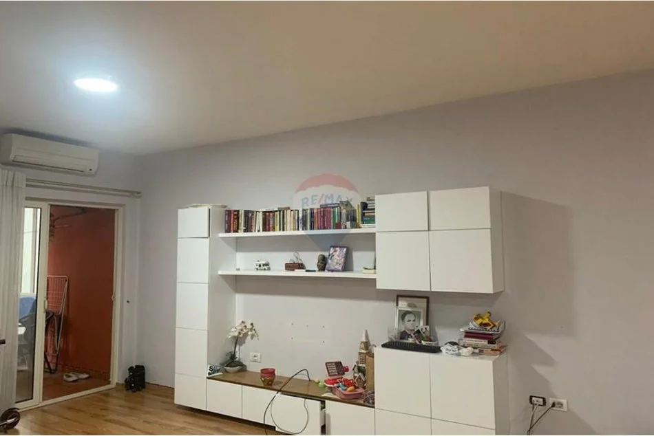 Tirane, jepet me qera apartament 2+1 , 115 m² 550 € 