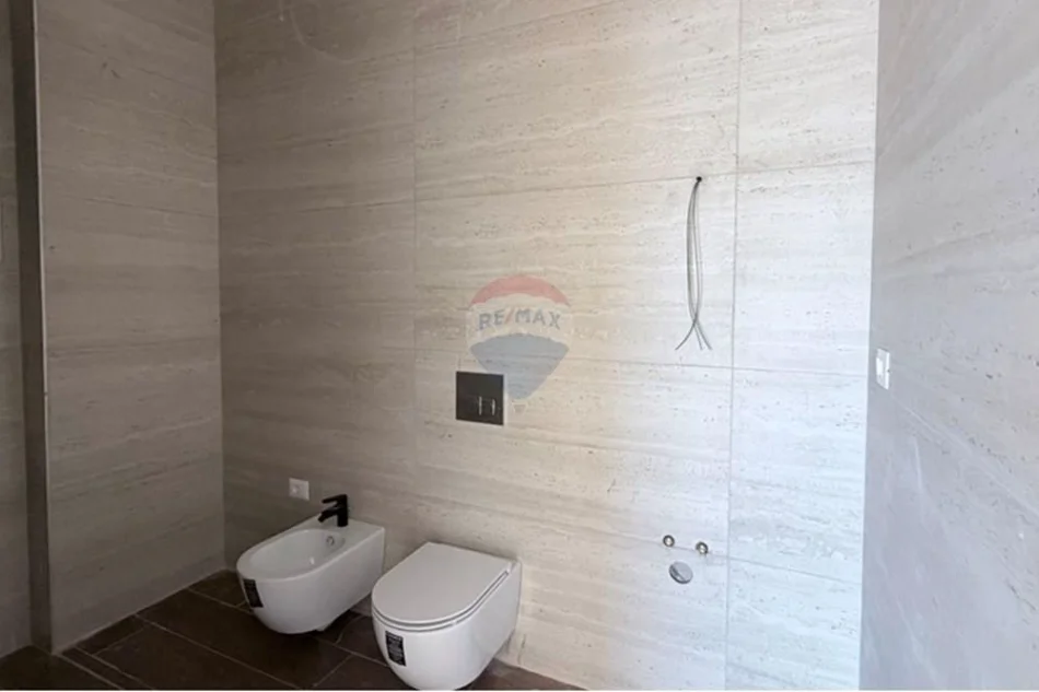 Tirane, shitet apartament , 103 m² 247.000 € 