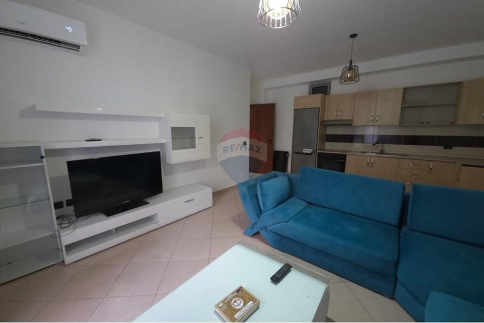 Tirane, jepet me qera apartament 2+1 Kati 3, 97 m² 500 € (Pallatet Cabej)