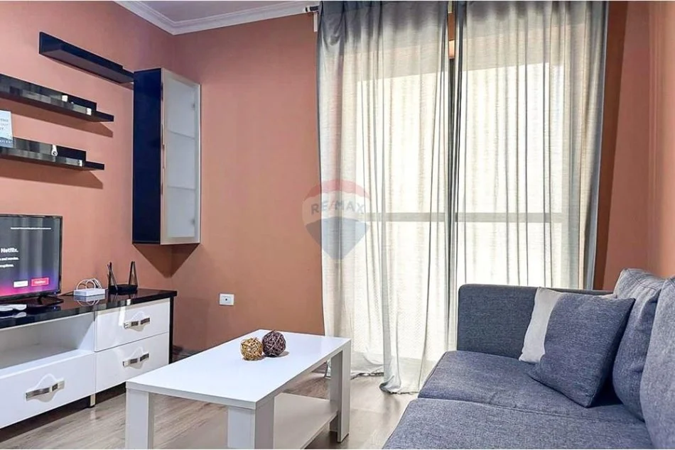 Tirane, jepet me qera apartament 2+1+Ballkon , 85 m² 600 € (Garda)