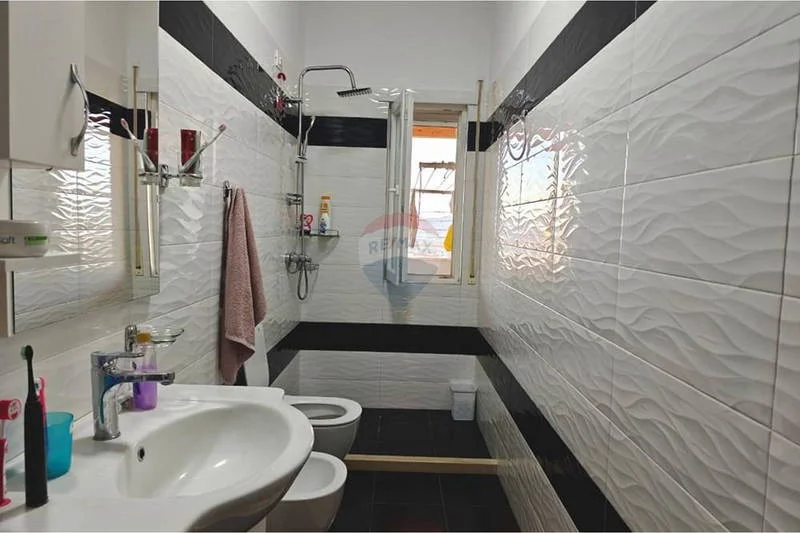 Tirane, shitet apartament , 246 m² 232.001 € 