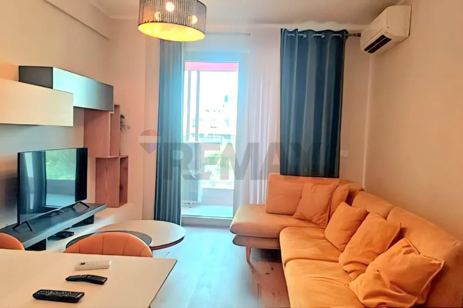 jepet me qera apartament 1+1 , 699 € (foleja e gjelber)