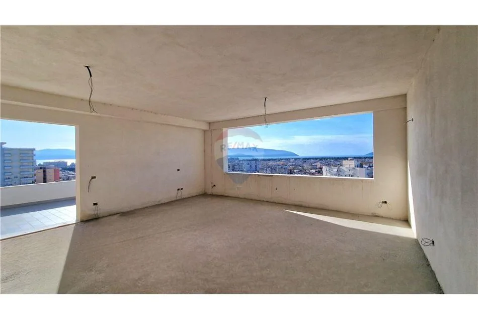 Vlore, shitet apartament+verande | Penthouse 2+1+Ballkon , (Rruga Transballkanike, përballë ish-shkollës së Naftës)