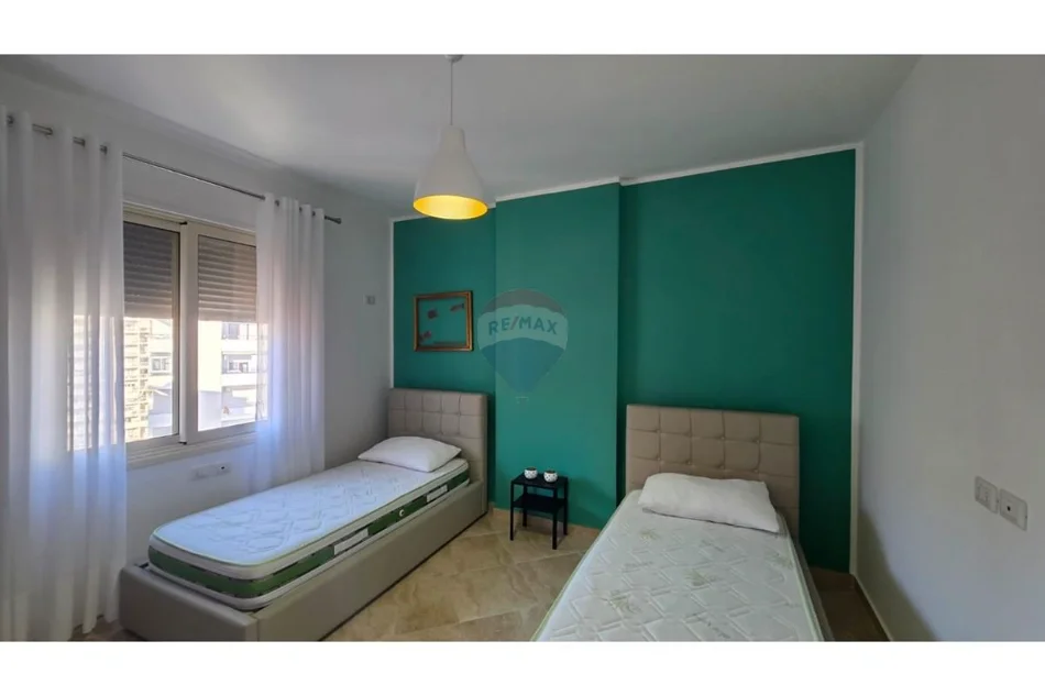 Vlore - Lungomare, shitet apartament 2+1 Kati 10, 110 m² (Rruga Cameria, Lungomare, Vlore)