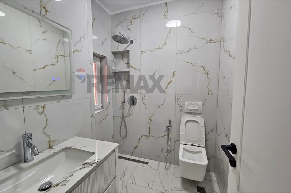 Tirane, jepet me qera apartament 2+1 , 90 m² 