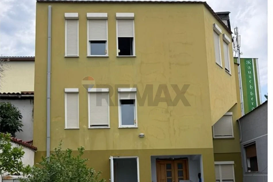 Tirane, jepet me qera apartament 3+1+Ballkon Kati 2, 120 m² 550 € (RRUGA E ELBASANIT)