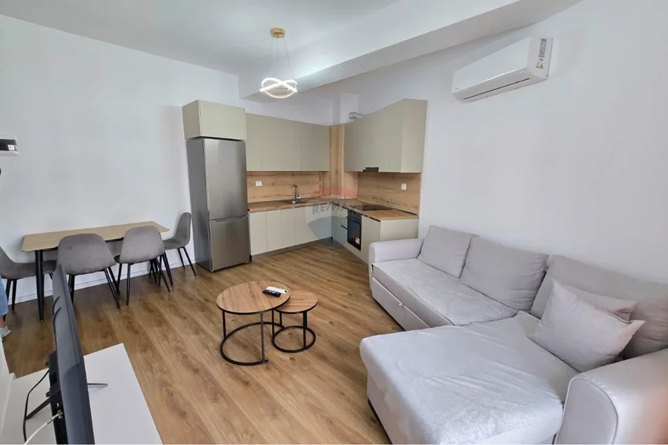 Tirane, jepet me qera apartament 1+1+Ballkon , 60 m² (Kompleksi Mangalem)