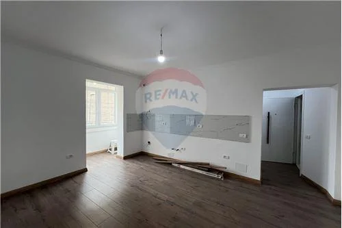 Tirane, shitet apartament 1+1, Kati 2, 56 m² 115,000 € (Rruga e Kavajes - 21 Dhjetori, Albania)