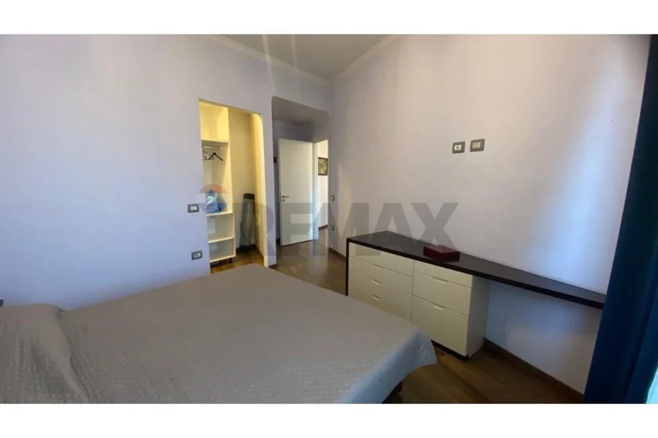 Tirane, jepet me qera apartament 2+1+Ballkon Kati 5, 90 m² 700 € (Tefta tashko)