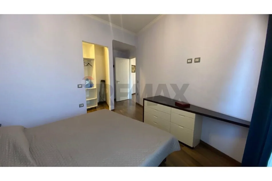 Tirane, jepet me qera apartament 2+1+Ballkon Kati 9, 90 m² 730 € (Pazari i ri)
