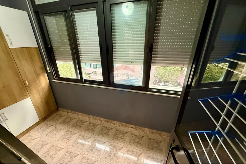 Tirane, jepet me qera apartament 1+1+Ballkon , 70 m² 670 € (Rruga Margarita Tutulani)