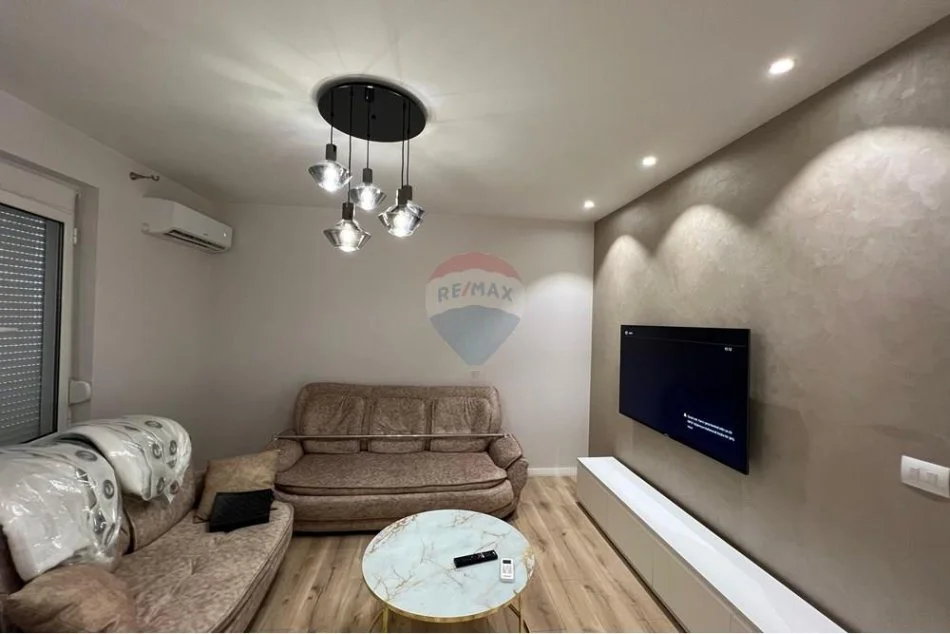 Tirane, jepet me qera shtepi 2+1 , 80 m² 850 € 