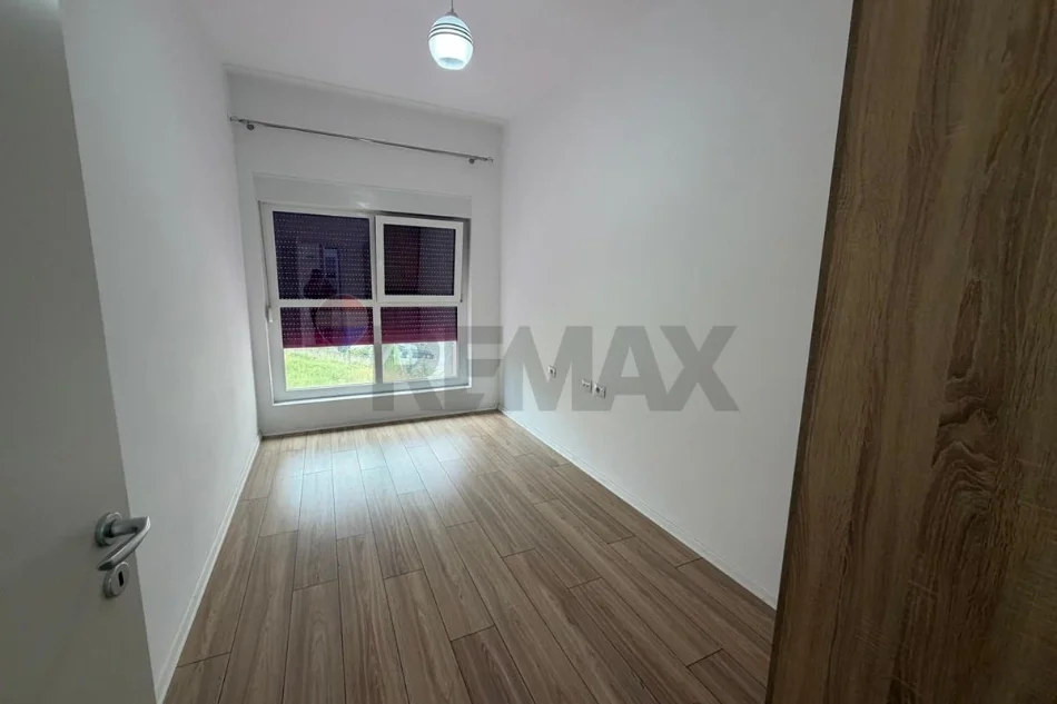 Tirane, jepet me qera apartament 2+1+Ballkon Kati 4, 76 m² 350 € (Kompleksi Mangalem)