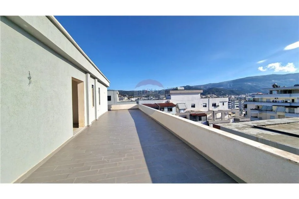 Vlore, shitet apartament+verande | Penthouse 2+1+Ballkon , (Rruga Transballkanike, përballë ish-shkollës së Naftës)